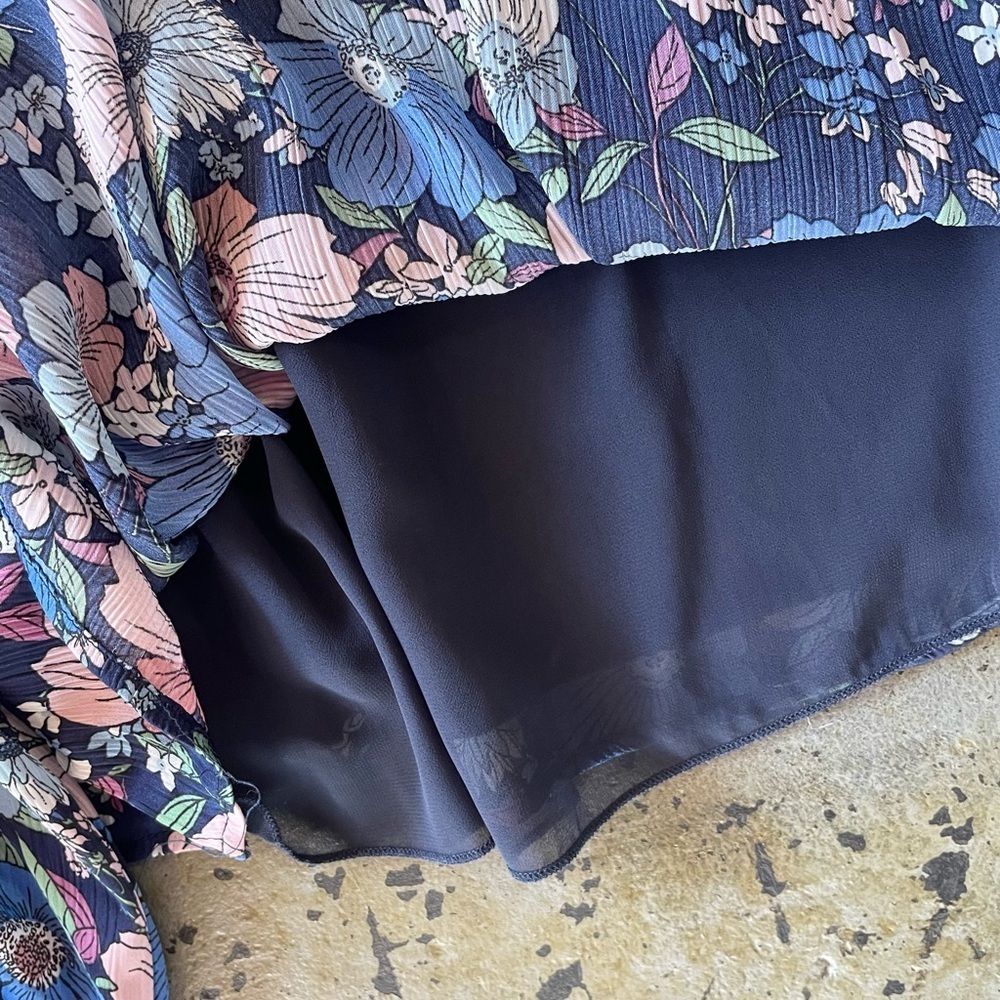 Karlie Jardin Keyhole Neck Blouse in Indigo and Pink Floral Print Size Medium - Picture 4 of 8